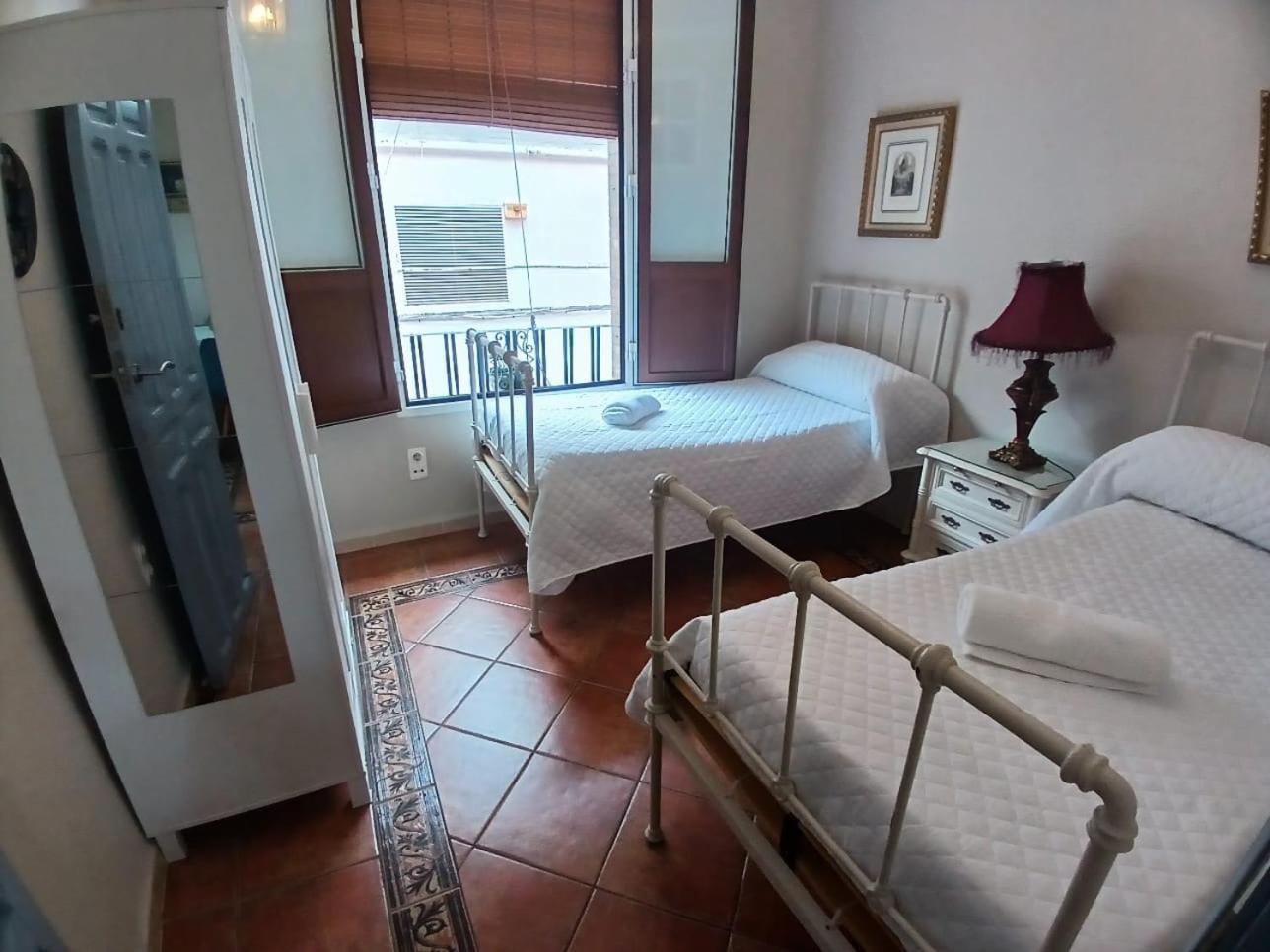 Budget And Lovely Macarena B Homestay Seville