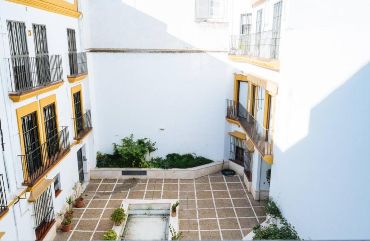 Pilsev Modern & Central, Perfect For Your * Seville