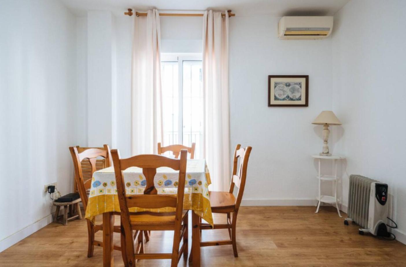 Pilsev Modern & Central, Perfect For Your * Seville