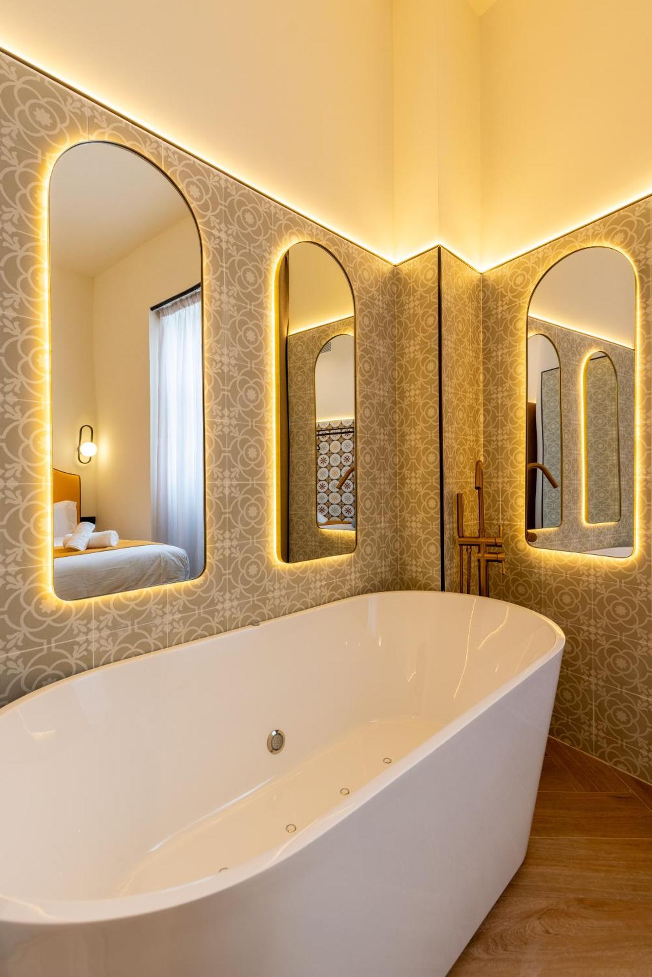 Alvarado 5 * Seville