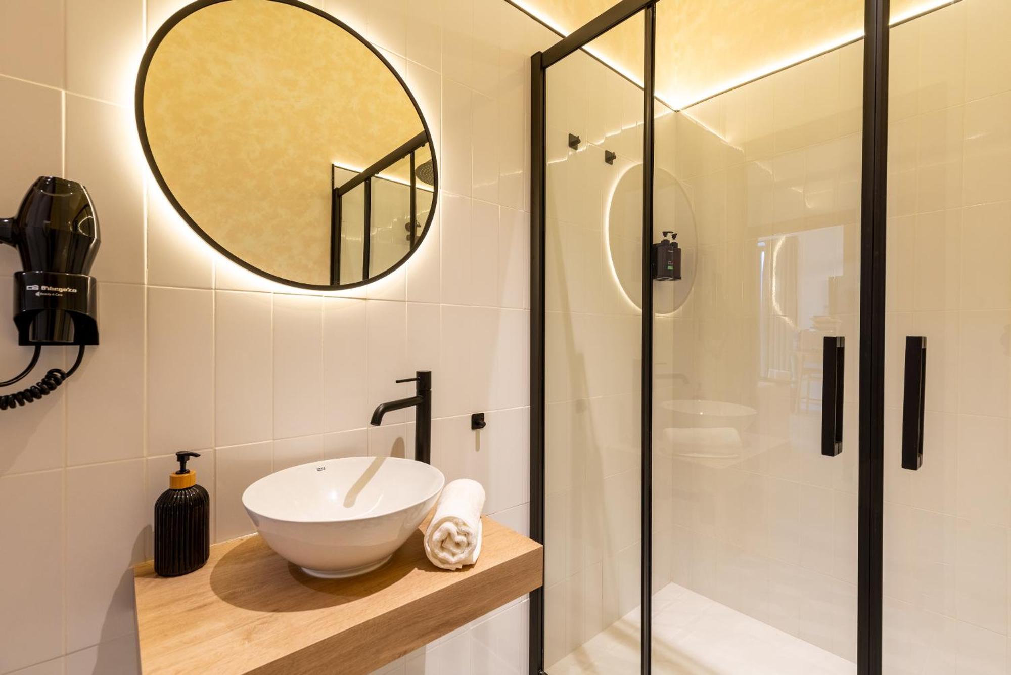 Alvarado 5 * Seville