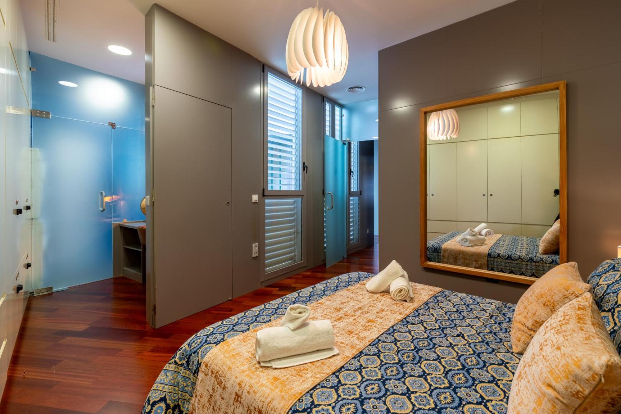Apartment Paradise, By The Cathedral & Alcazar *