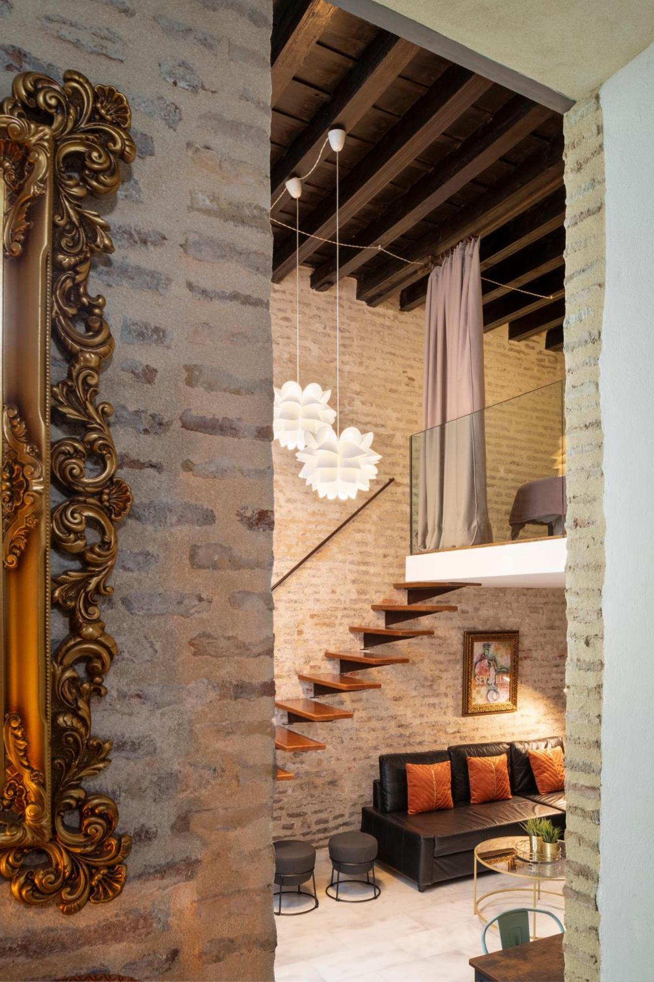 Unika Homes Hombre De Piedra Seville