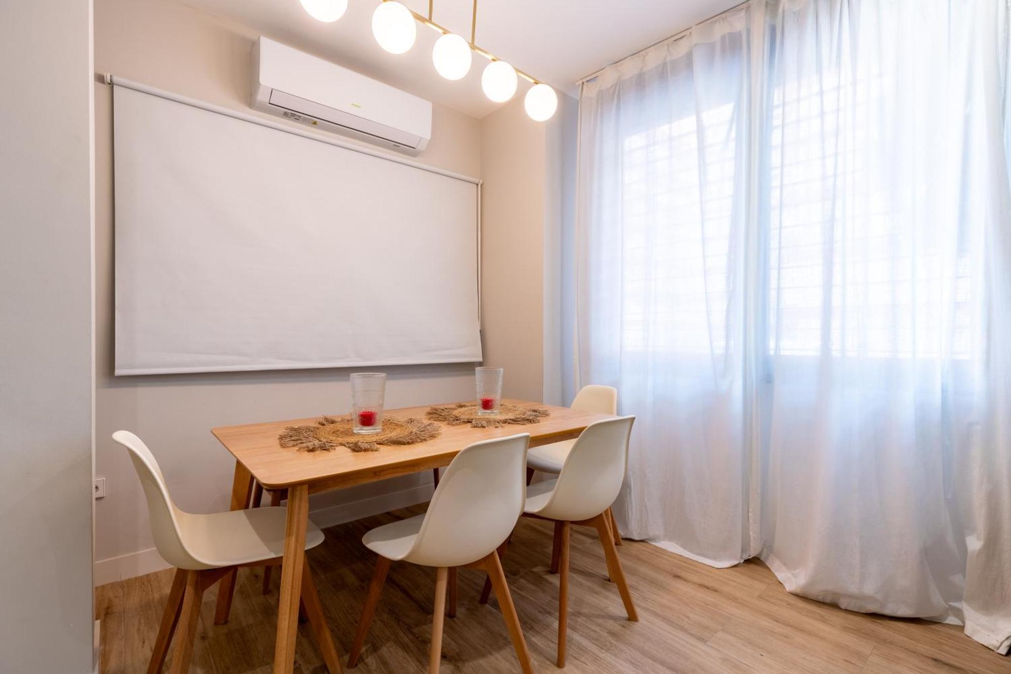 Apartment Squirrel In Triana!