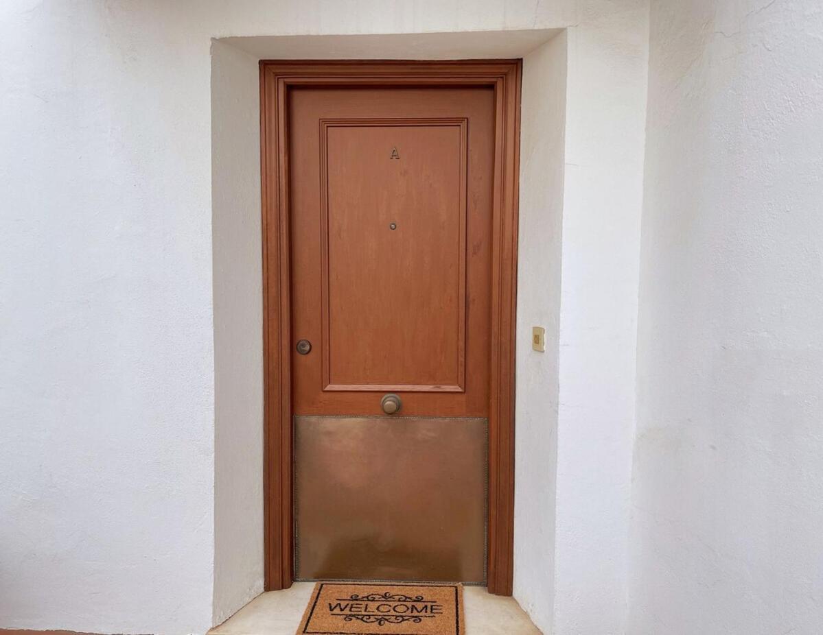 Alvarez Quintero * Seville