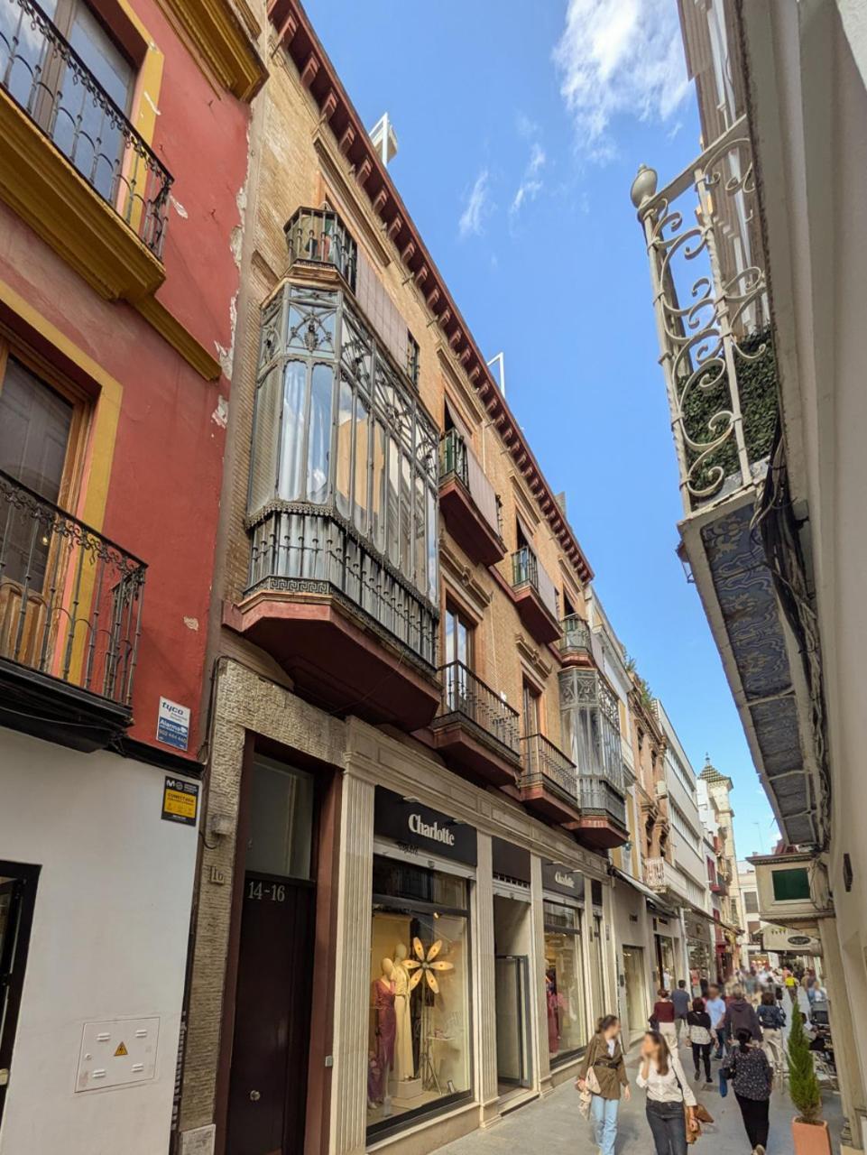 Cerrajeria 16 * Seville