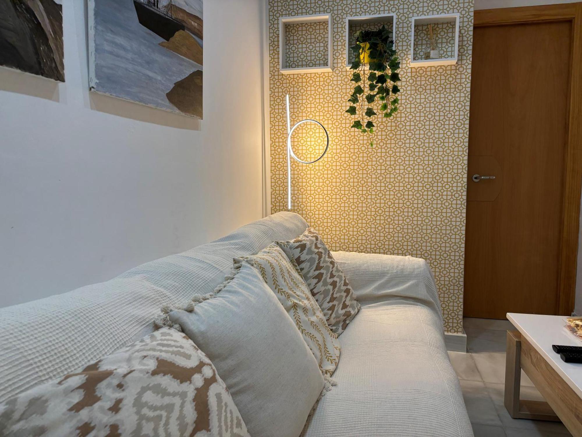 Apartamento Bonito Y Muy Fresco En Nervion De Dos Y Dos Banos *