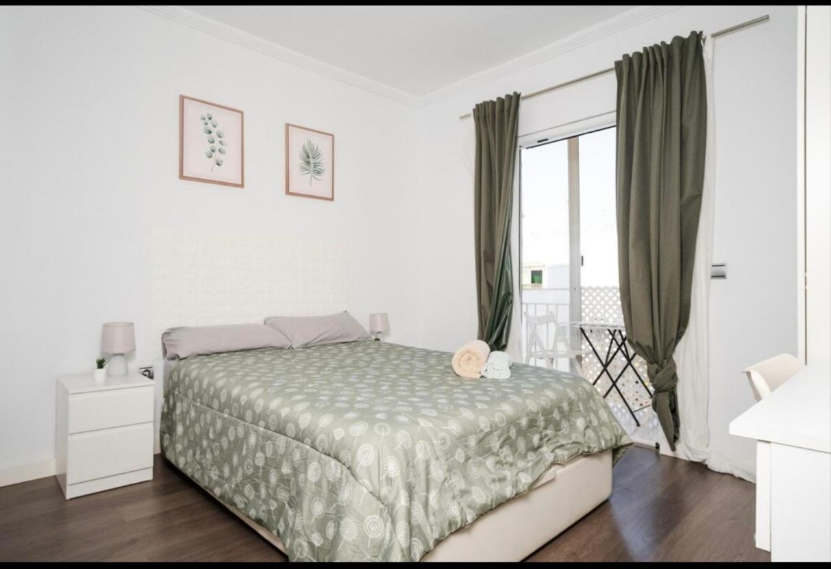Apartment Con Balcon