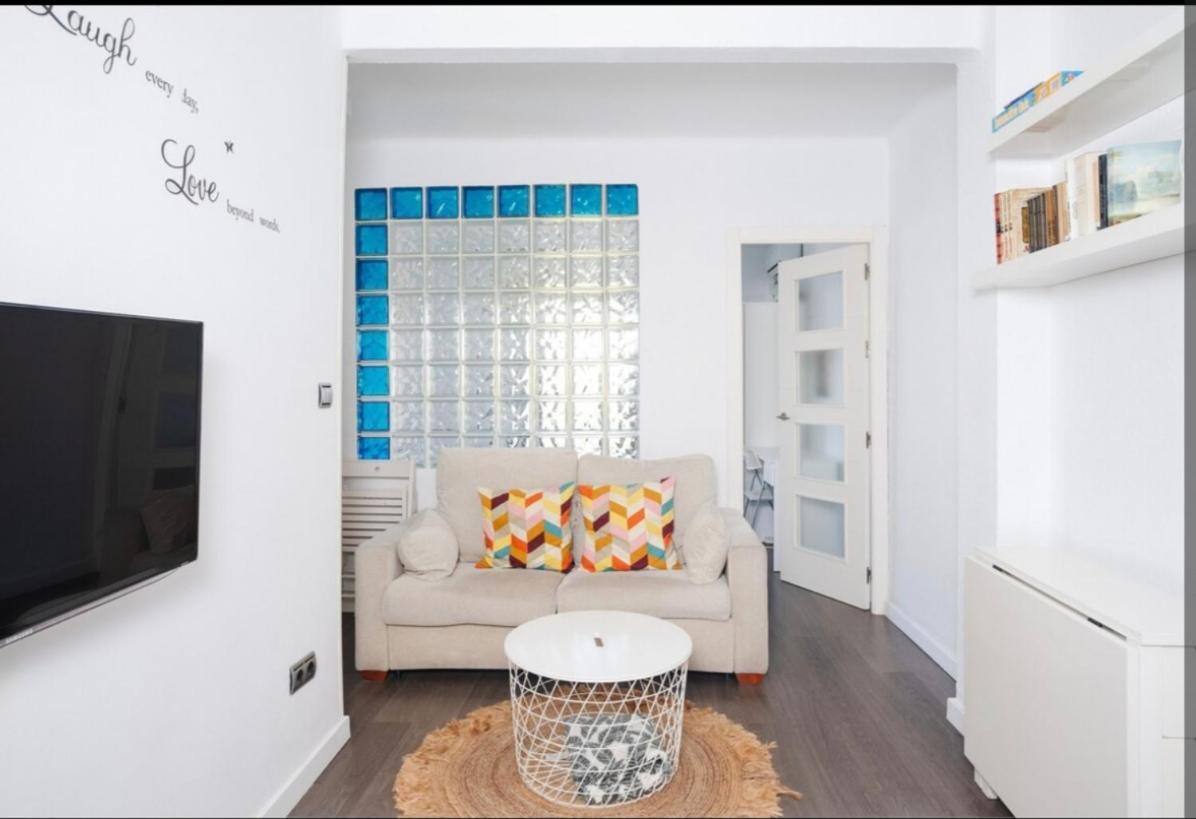 Con Balcon Apartment