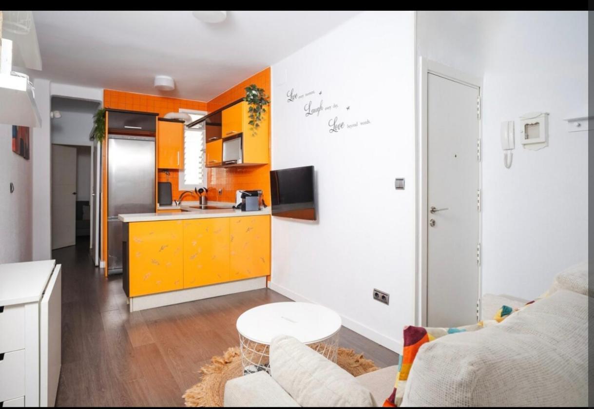 Con Balcon Apartment *