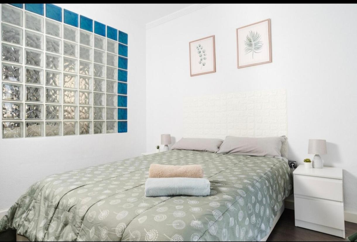 Apartment Con Balcon