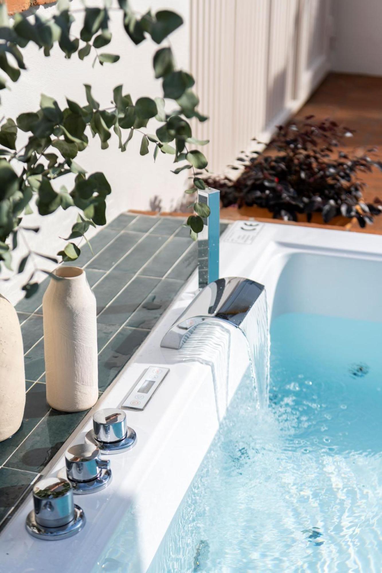 Apartment Magno Robles With Jacuzzi And Private Parking