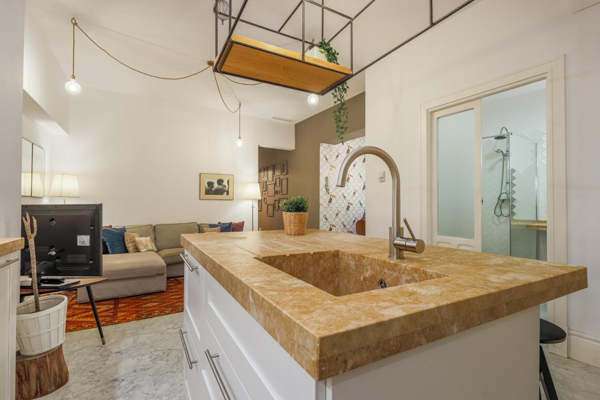 New Gorgeous 2-bed In Center Apartamento