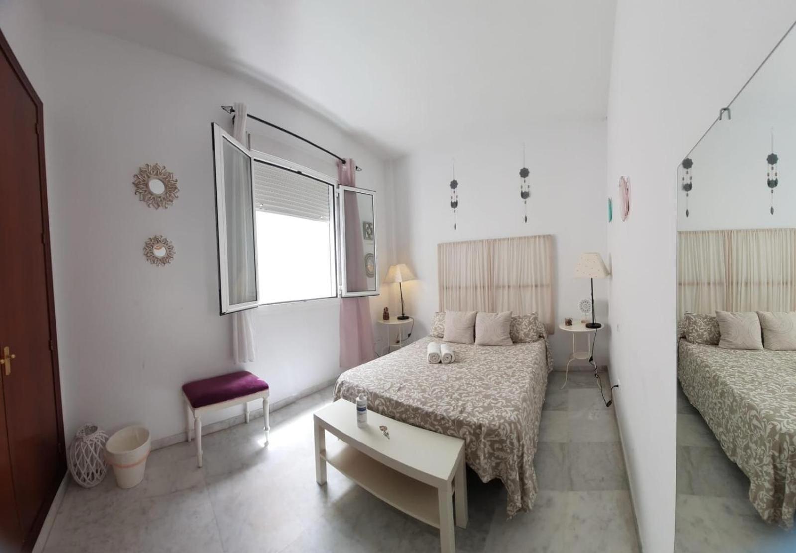 Apartment Budget And Lovely Setas Seville
