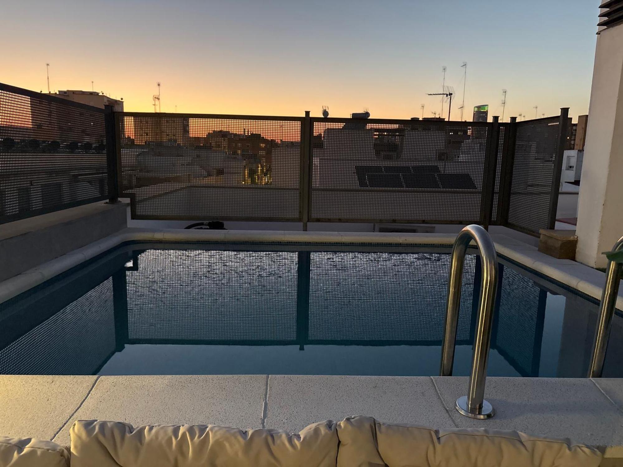 Atico Triana Con Piscina Privada Apartment *