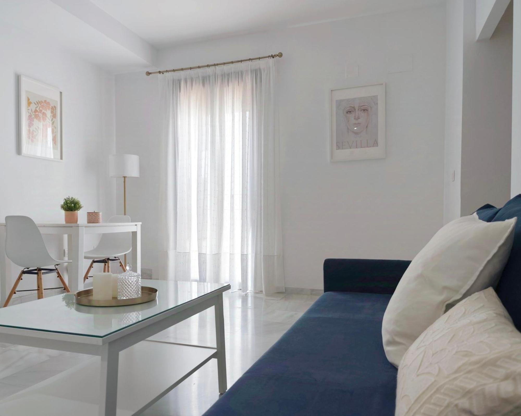 Apartment Living & Parking Gratis
