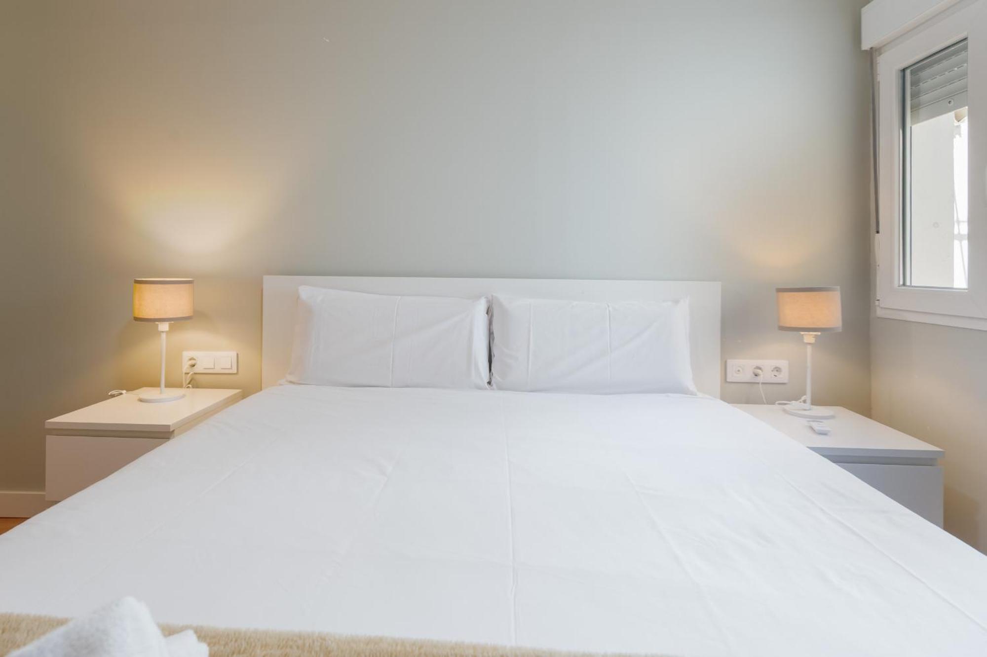 With Views -santa Isabel Square- 2bd1bth Apartment Seville