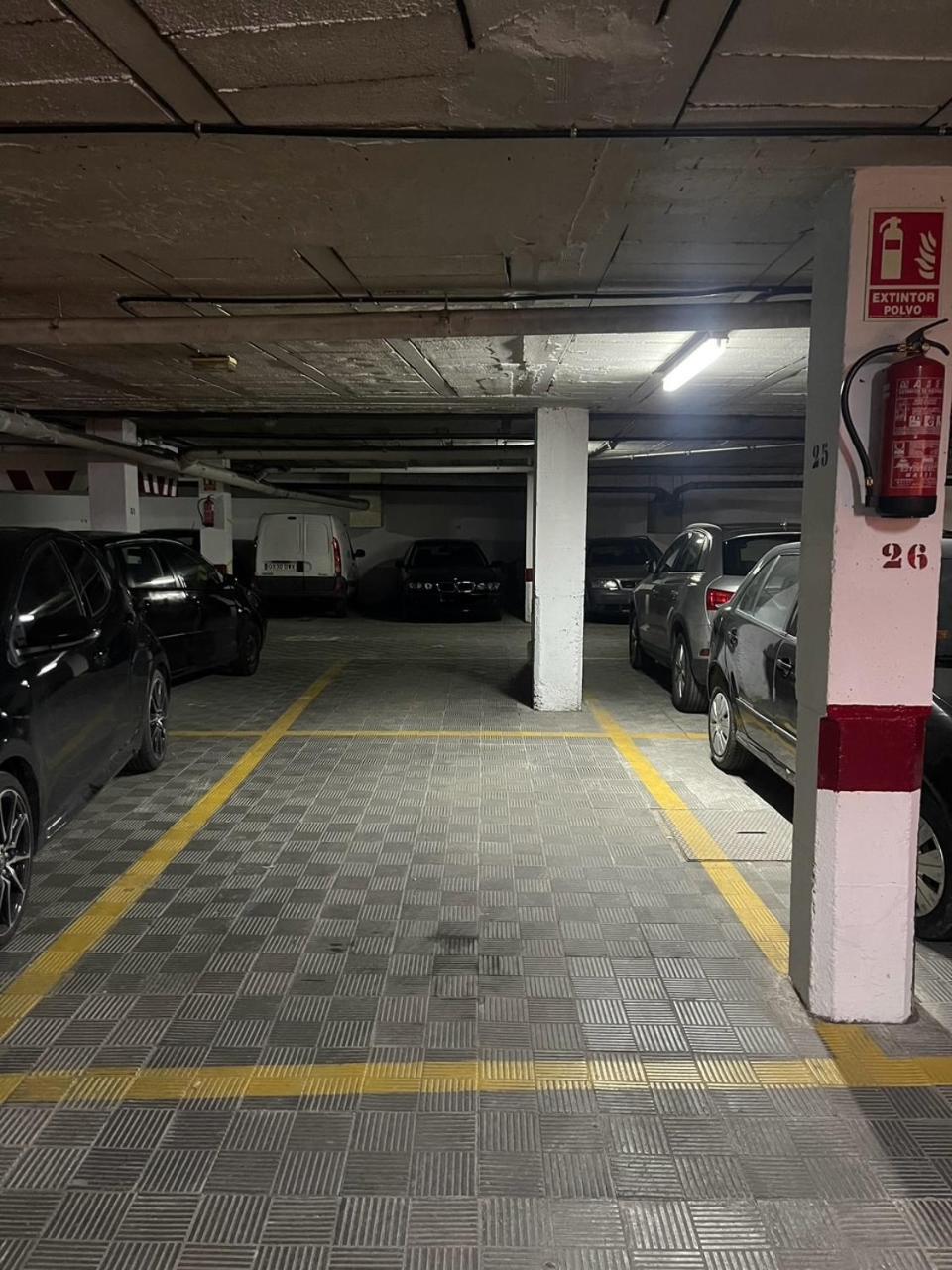 Rt74 Calle Rodrigo De Triana Con Opcion De Parking Apartment *