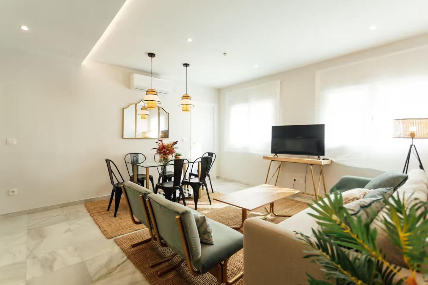 Reformed And Comfy- 2bd 2bth- Arenal Apartment Seville
