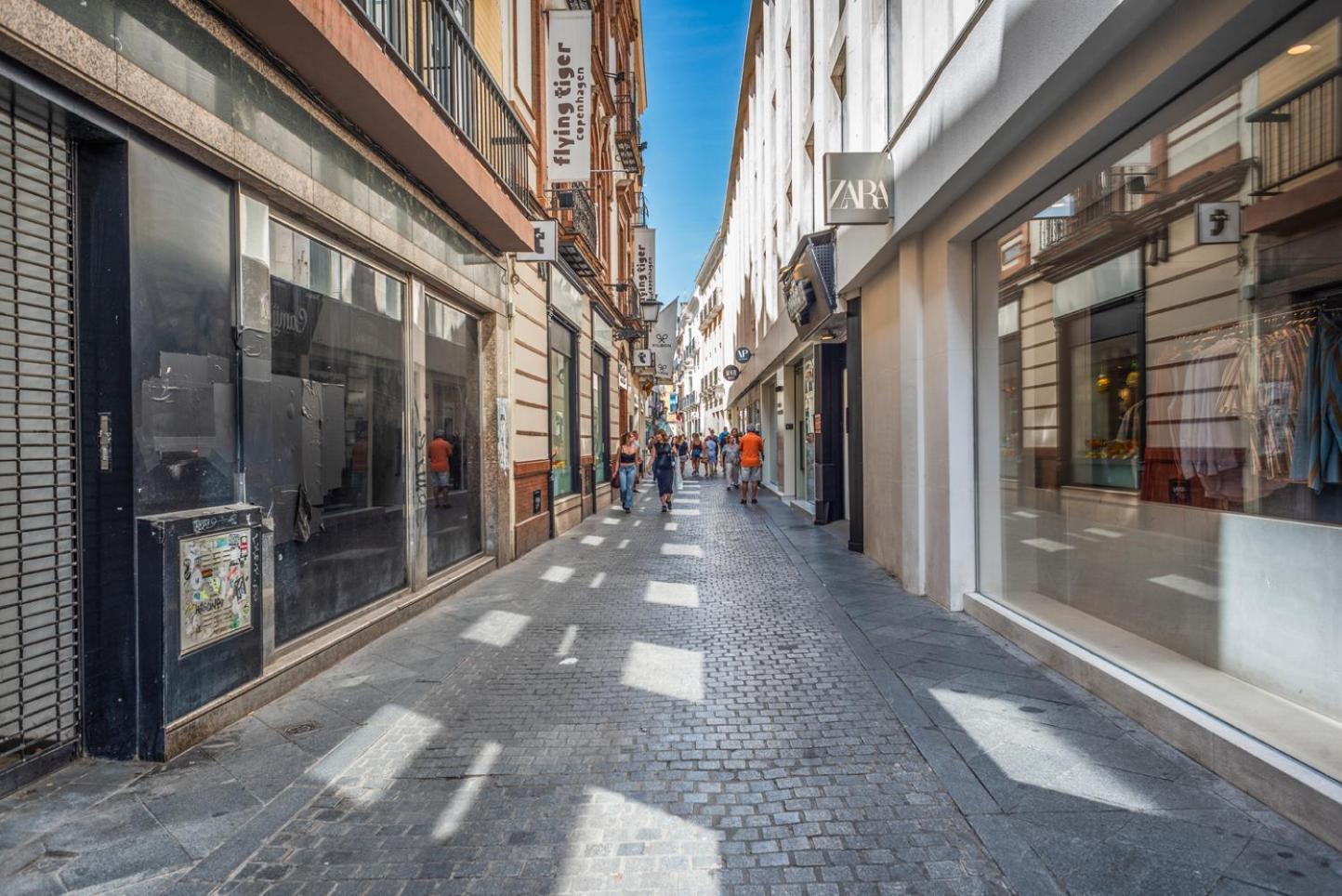 Calma Places - Luz De San Eloy Seville