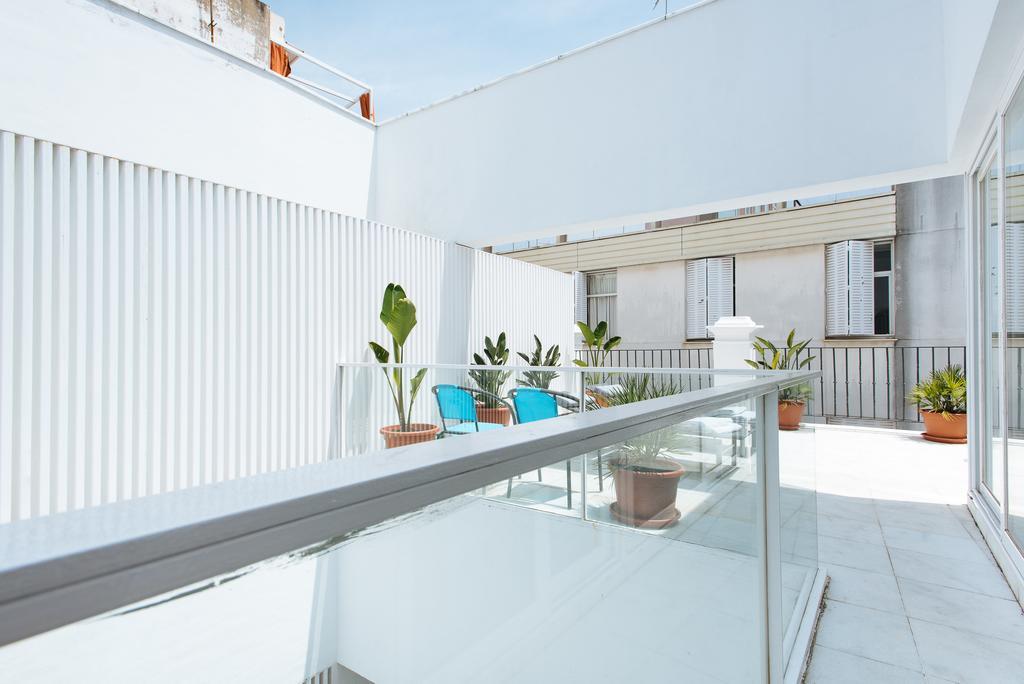 Singular Virgenes Seville