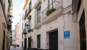 Center Apartment *