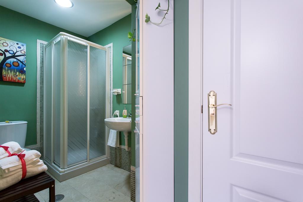 Mint Urban Suites Contemporary Apartment Seville