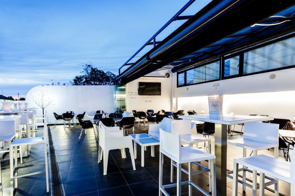 Patio De La Alameda 3*