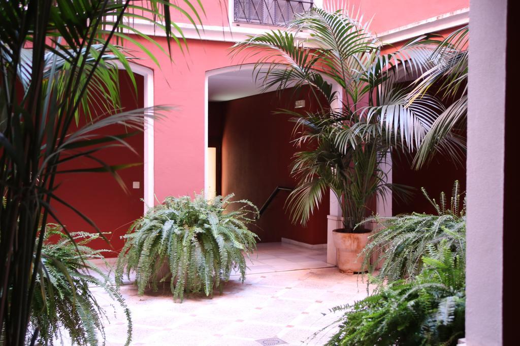 Juderia Lirio Alto Seville
