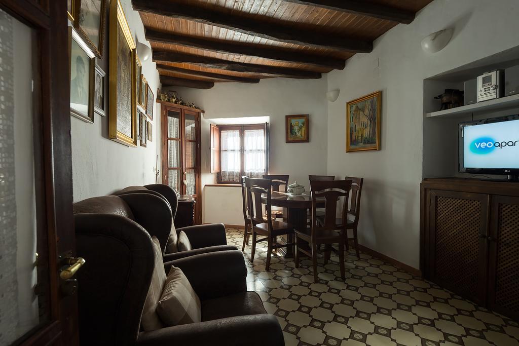 Holi-rent Historic House Next To The Alcazar Apartment