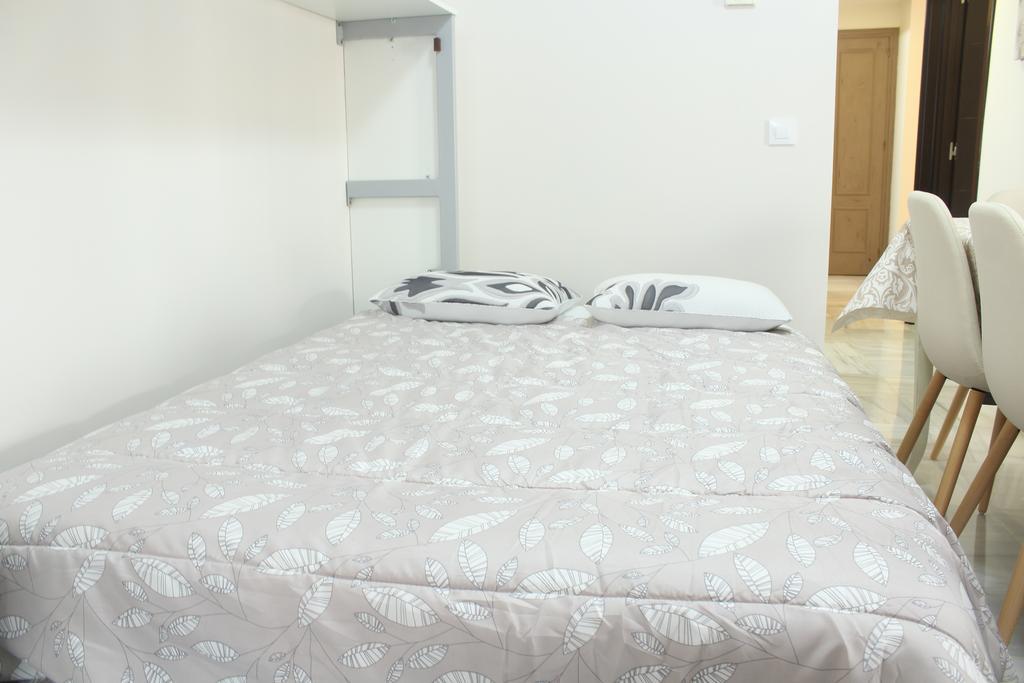 Triana Bridge Apartment Seville