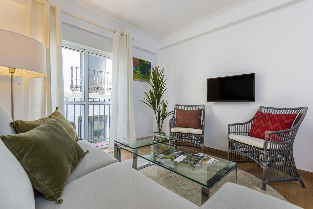 Genteel Giralda Apartment