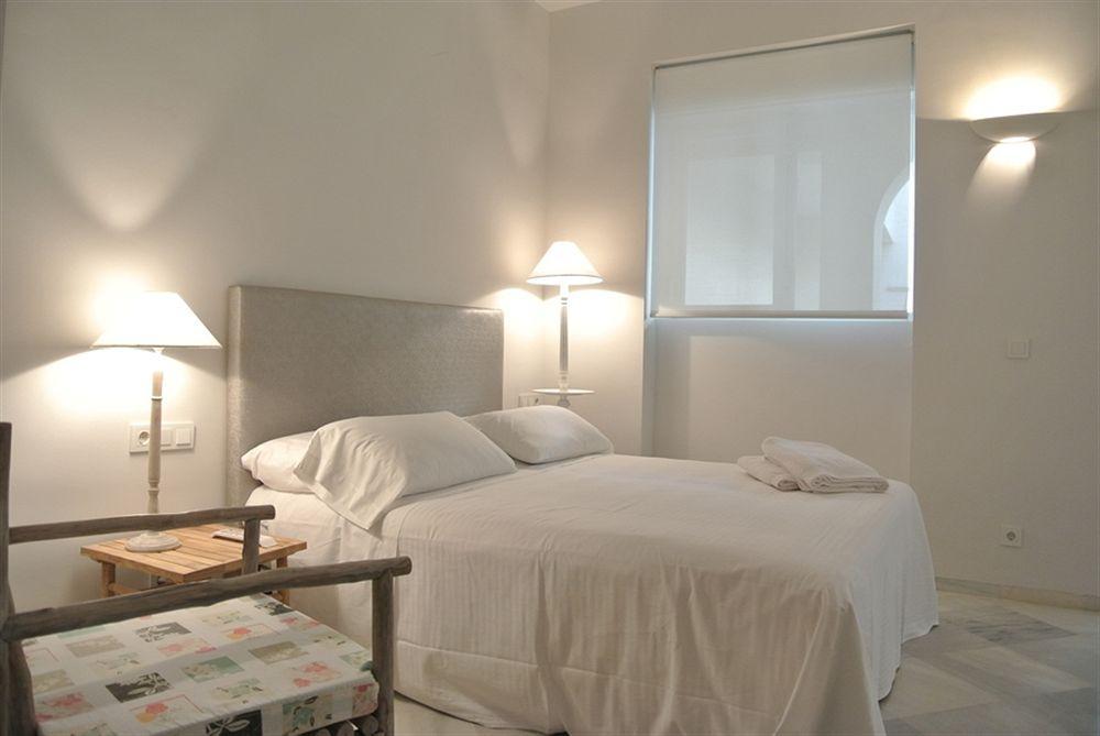 Plaza Apartment *