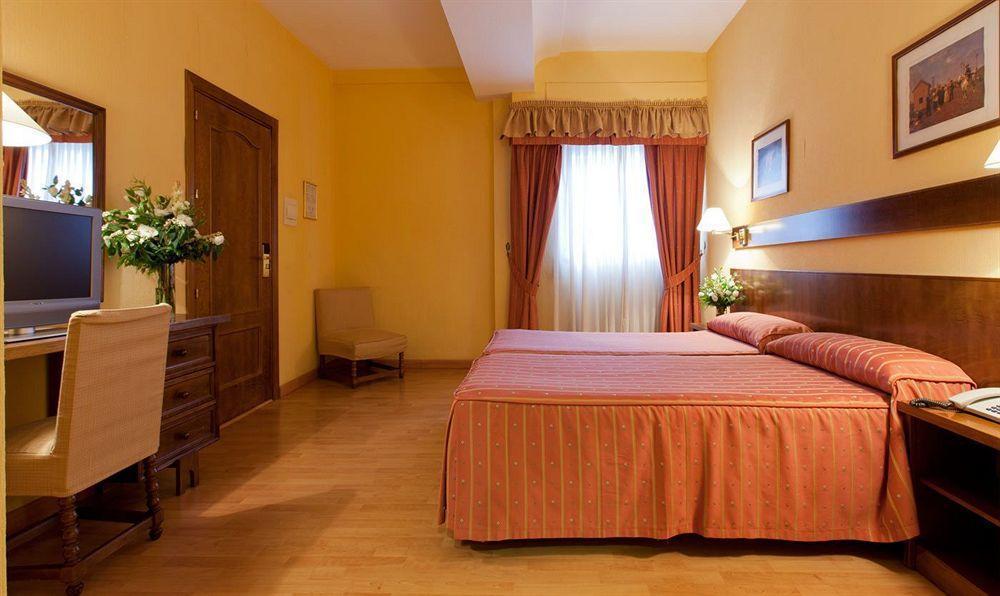 Alcazar 3*