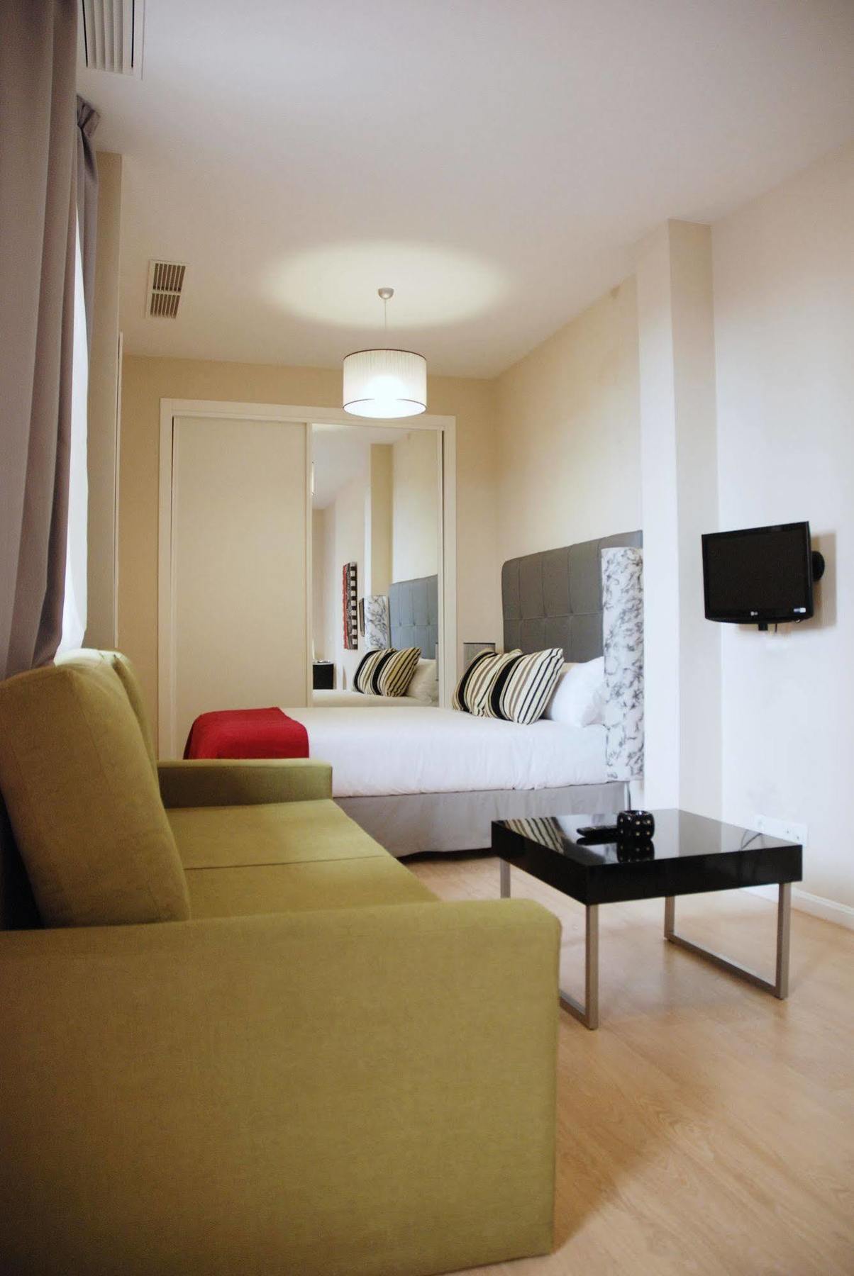 Metropolis Apartment