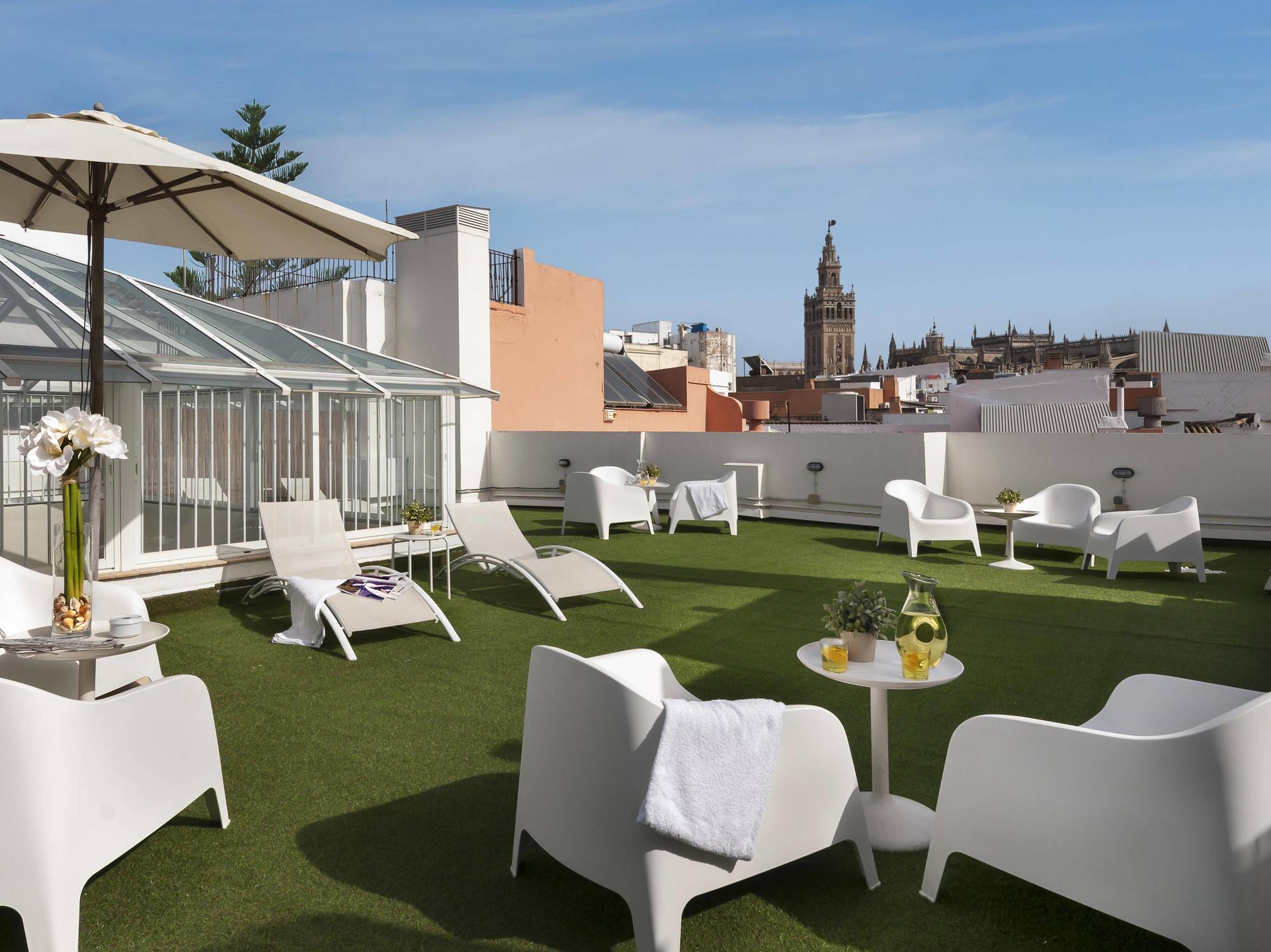 Plaza Apartment *