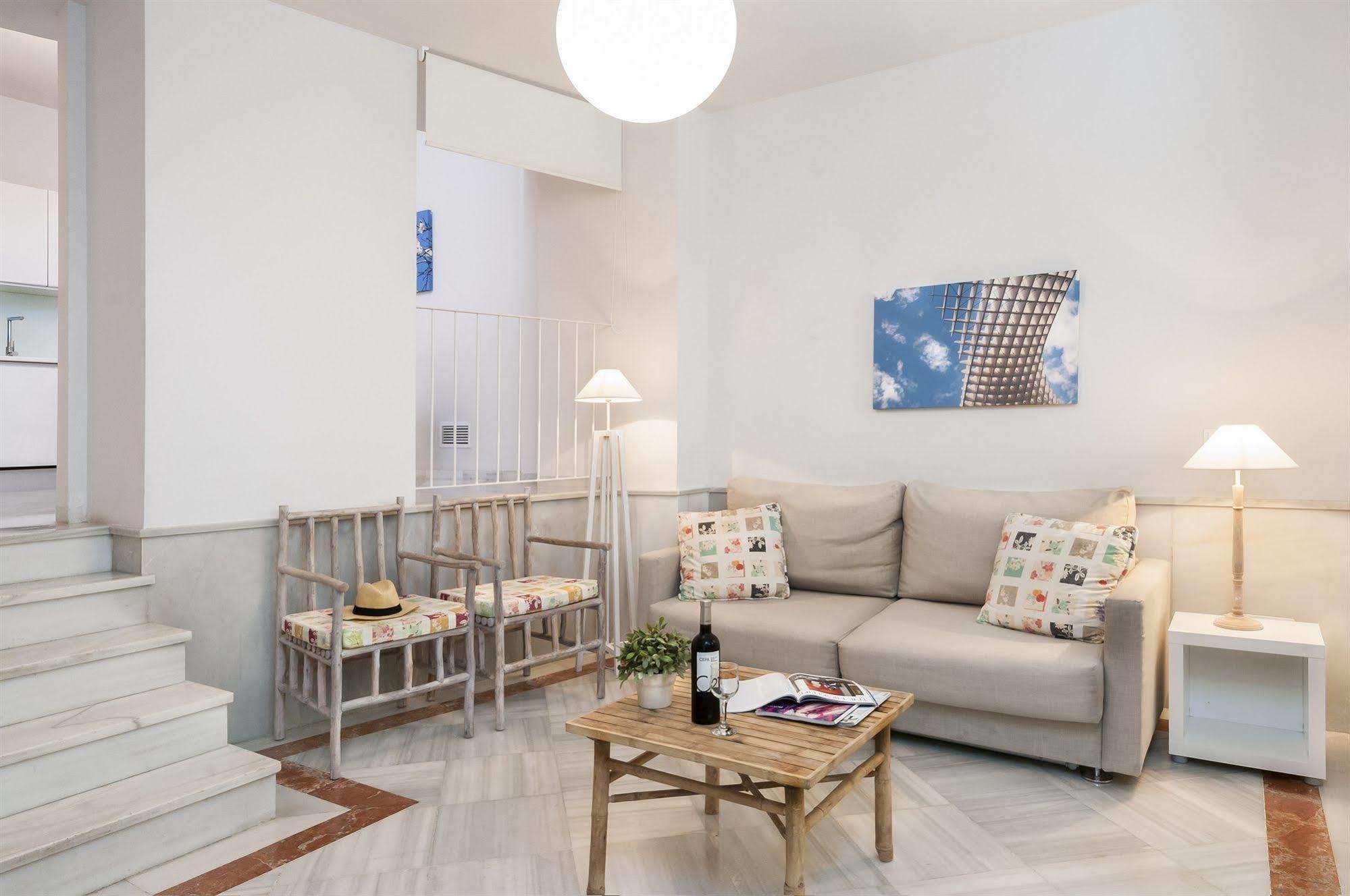 Plaza Apartment *