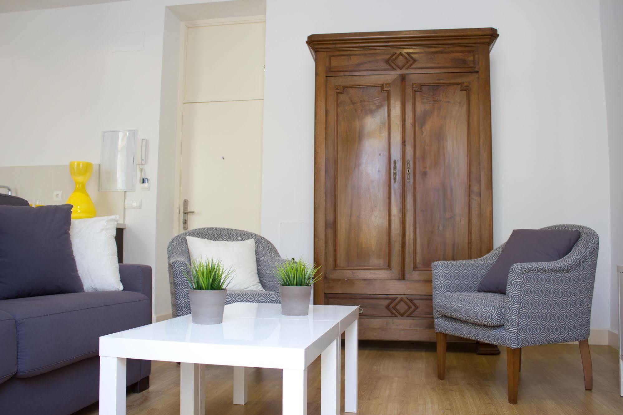 Apartment Life Alberto Lista