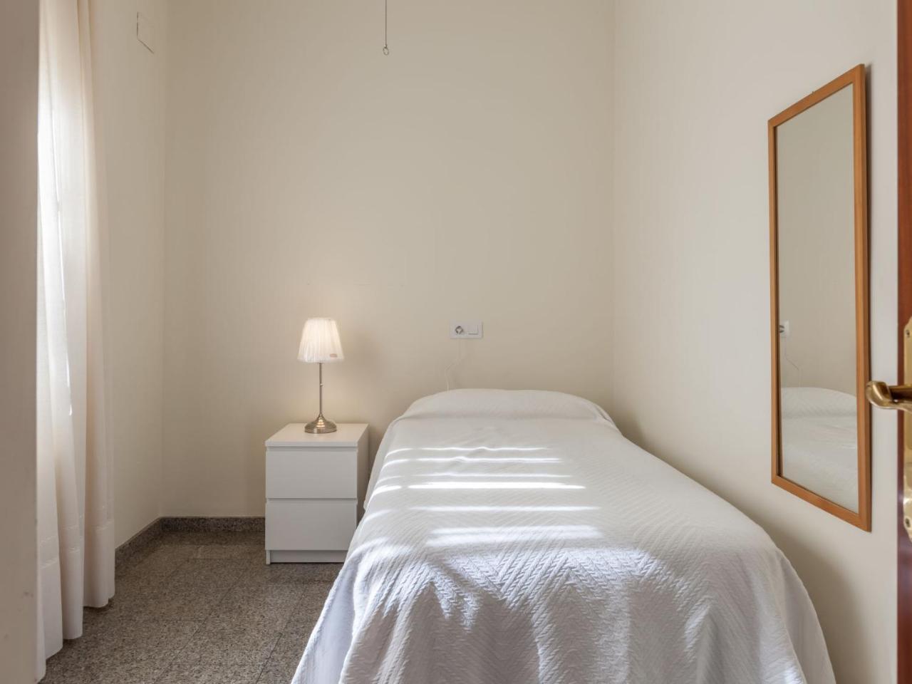 Holiday Nervion: Ciudad Jardin Holiday home *