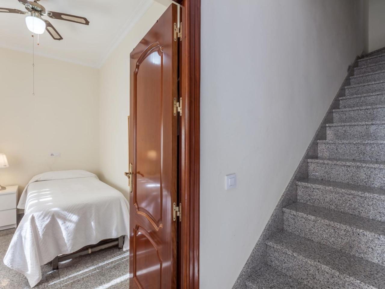 Holiday Nervion: Ciudad Jardin Holiday home
