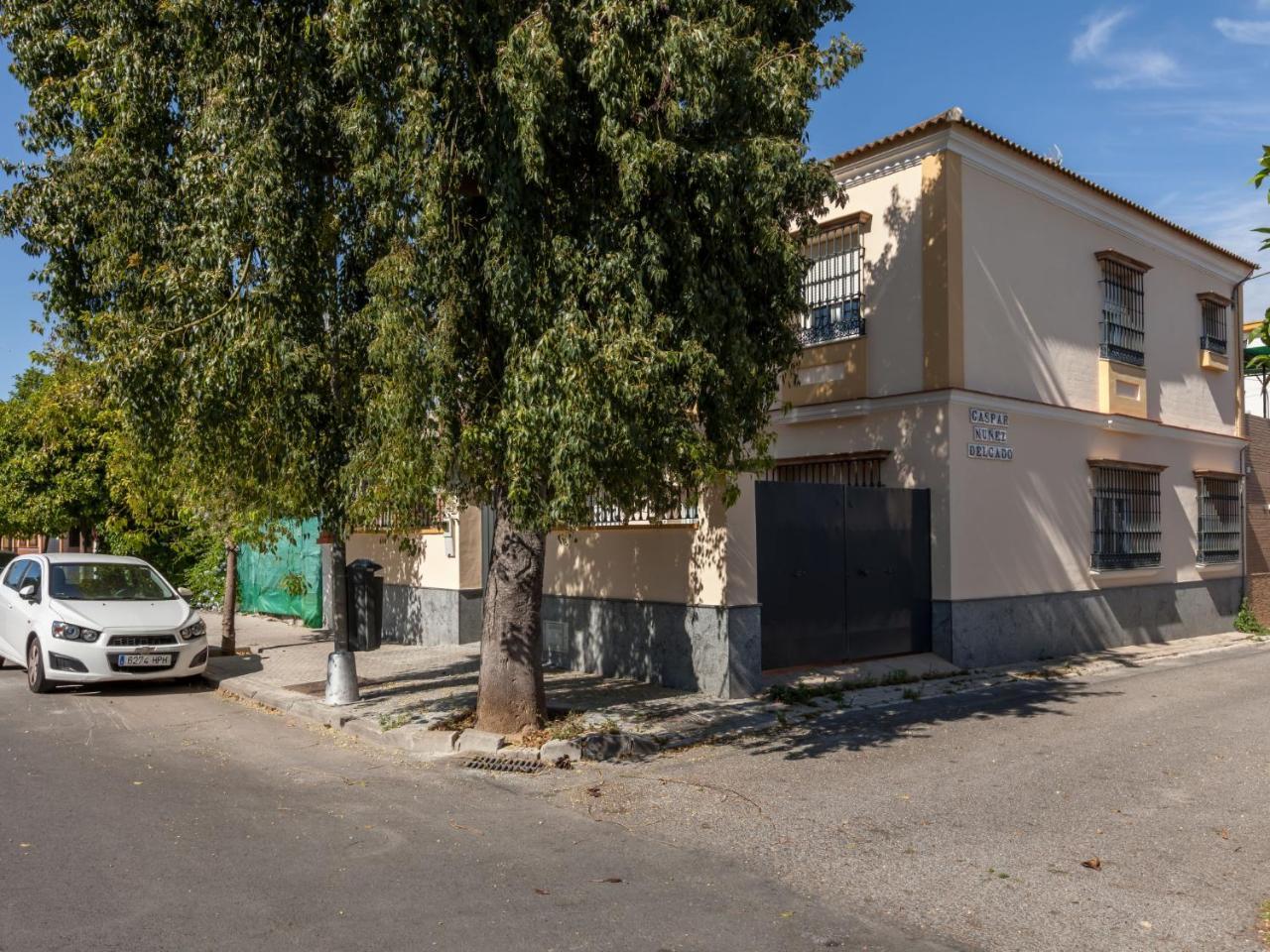Holiday Nervion: Ciudad Jardin Holiday home *