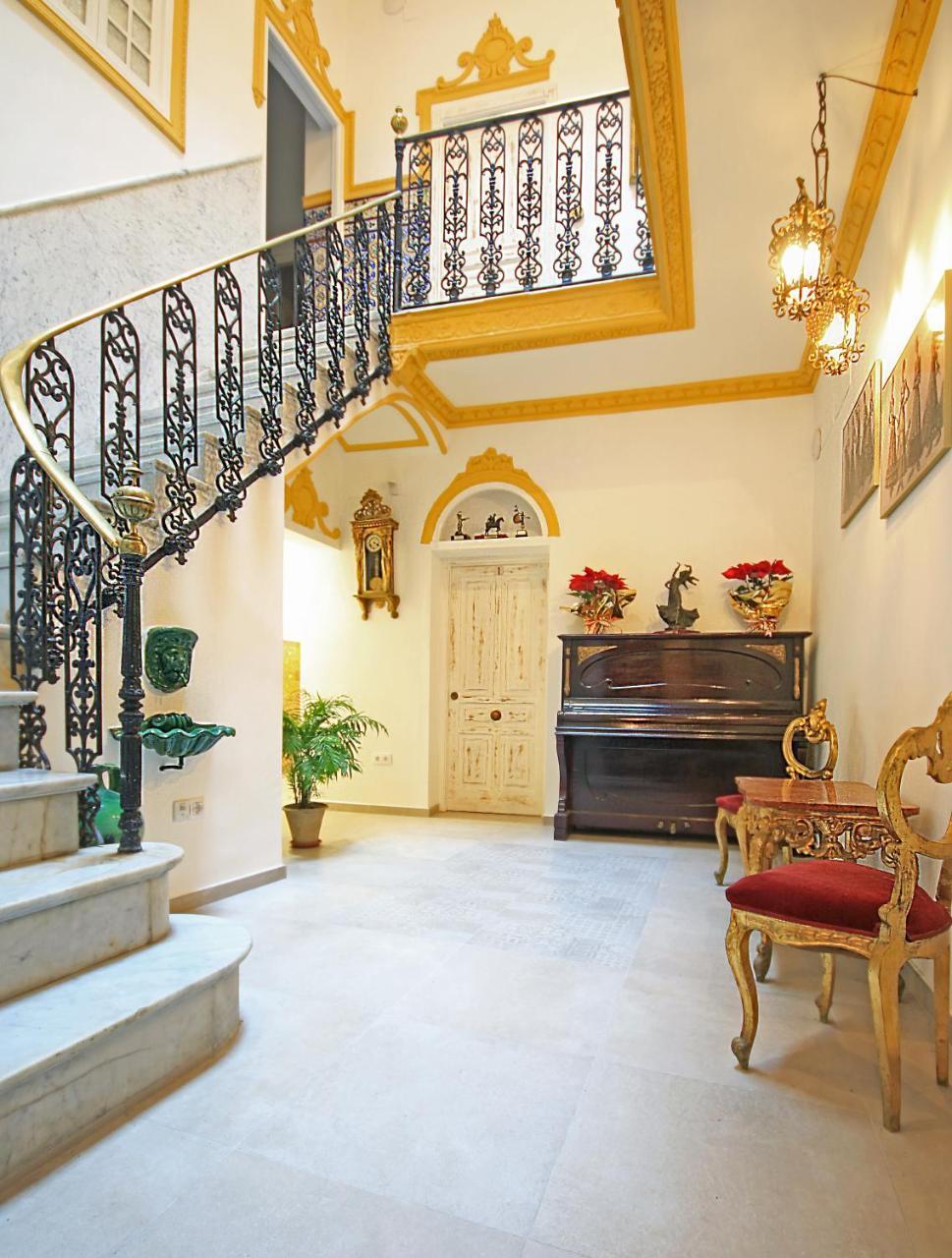 Palace-house Hercules Homestay *