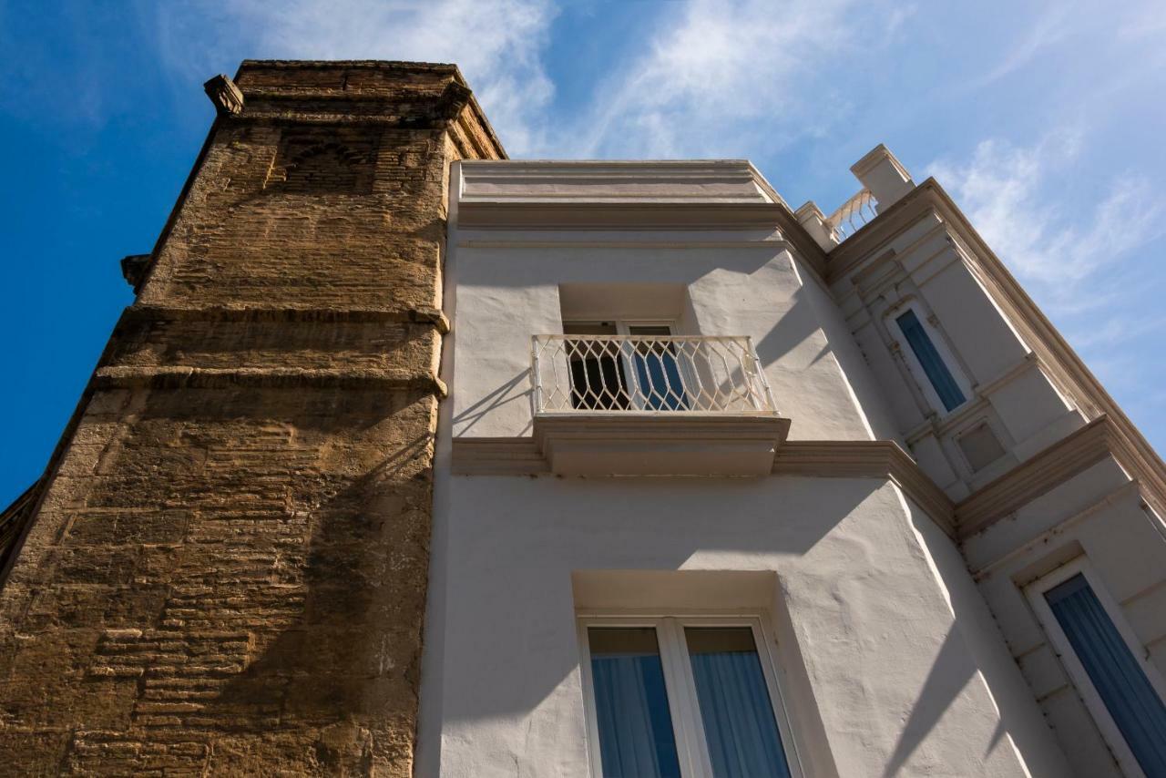 Torre Homenaje Historical