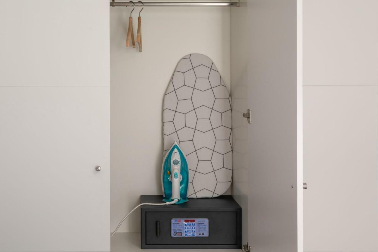 Slow Suites Alameda Apartment *