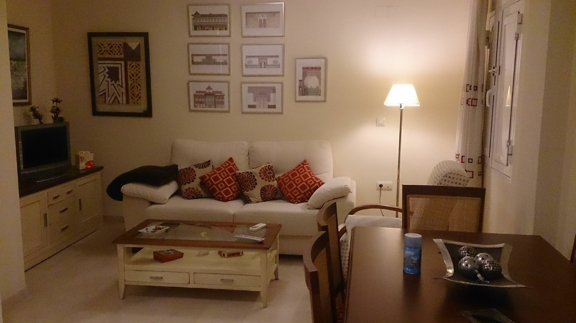 Karivu Sauceda Apartment Seville