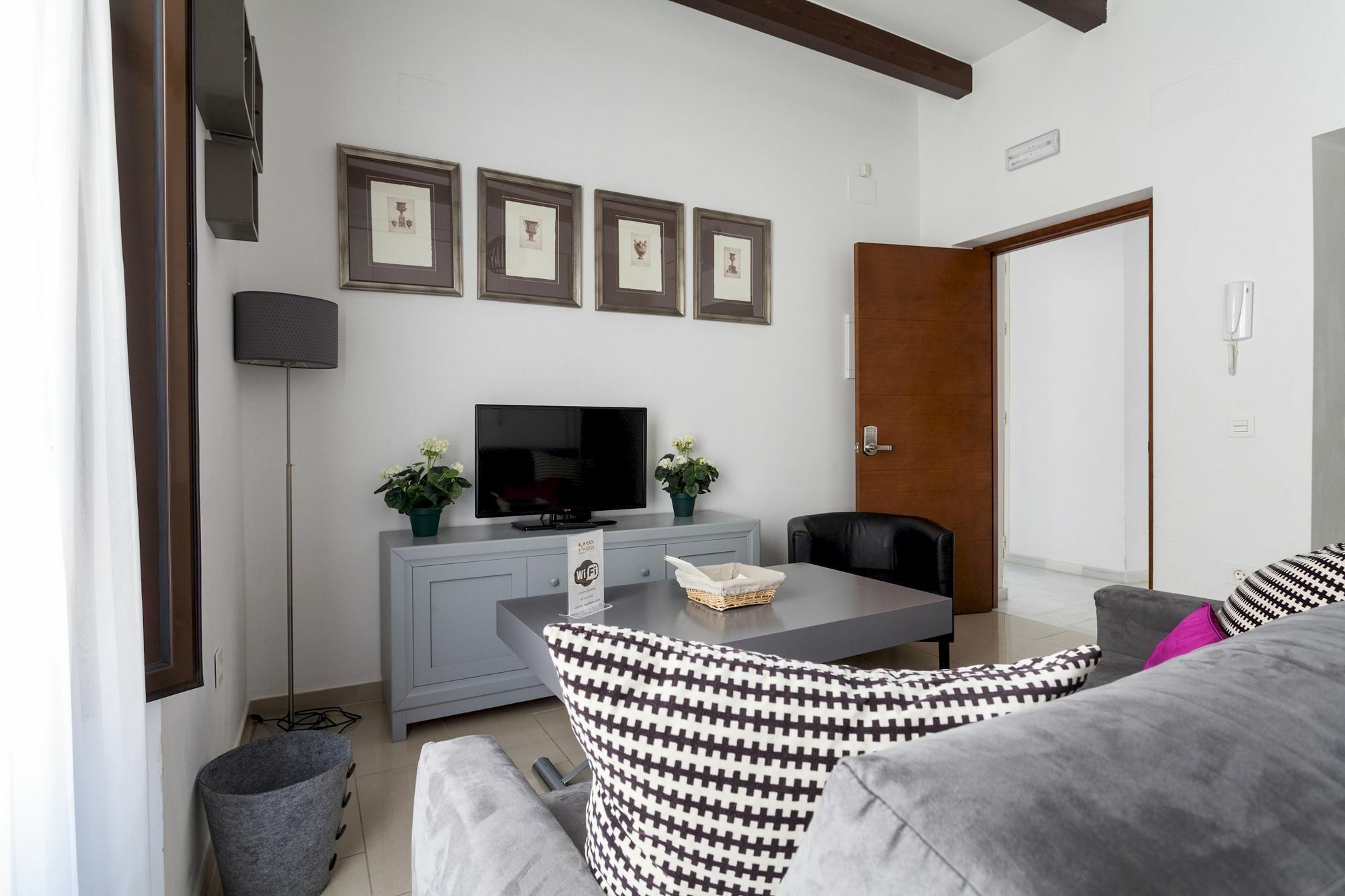 - Plaza Nueva Apartment Seville