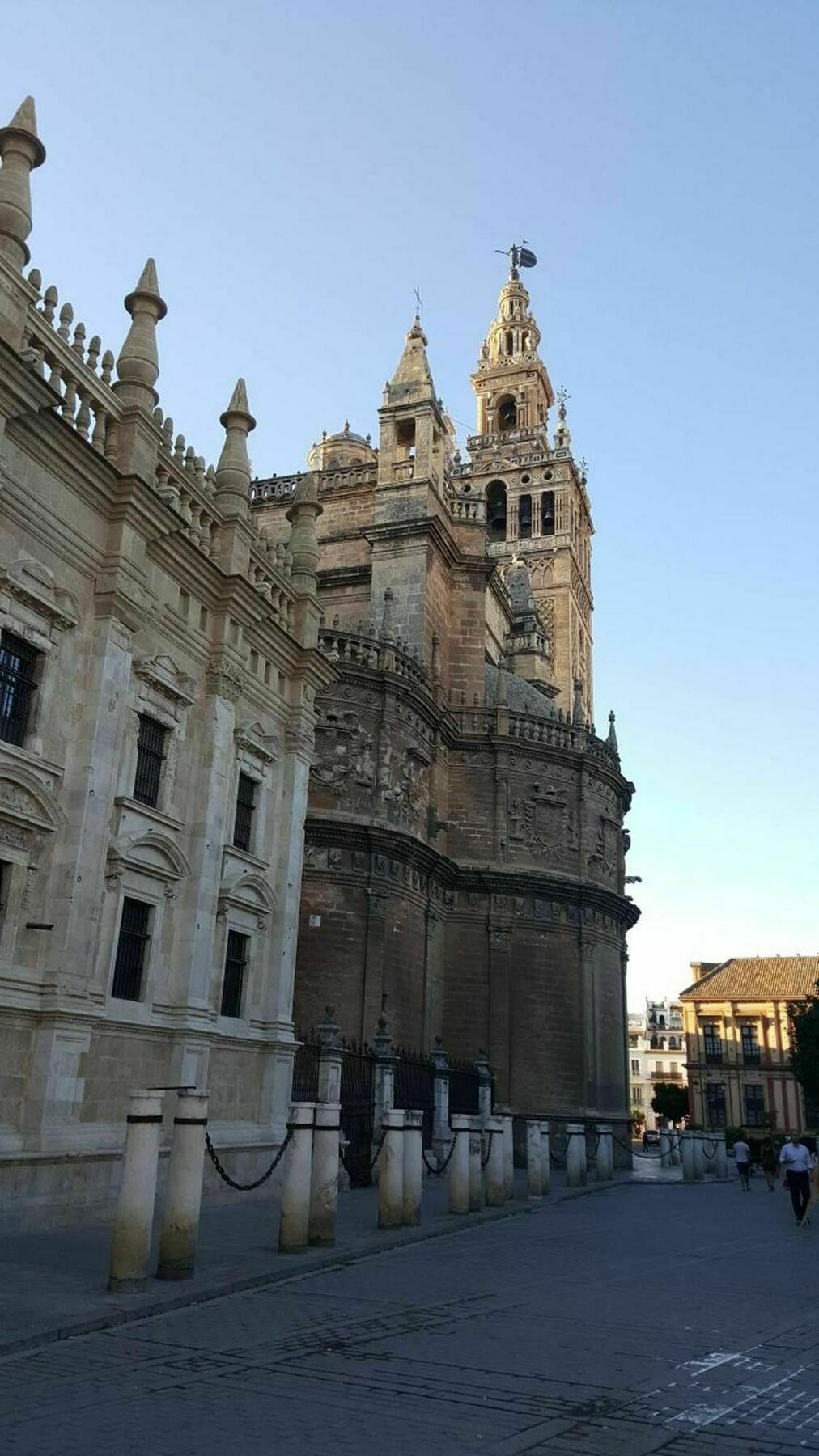 With 2 Bedrooms In Sevilla, With Wifi *