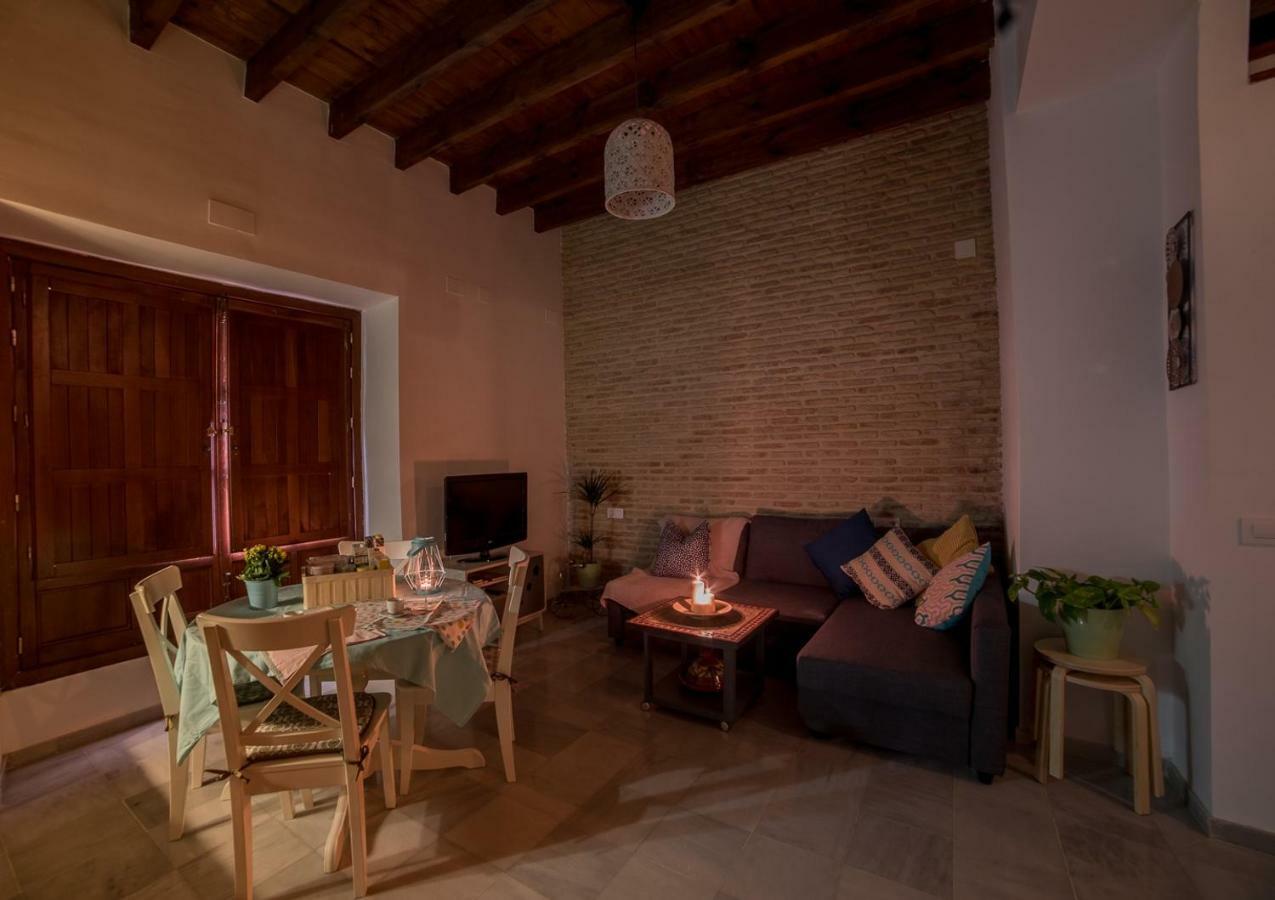 Triana Boho Chic Wifi Apartment