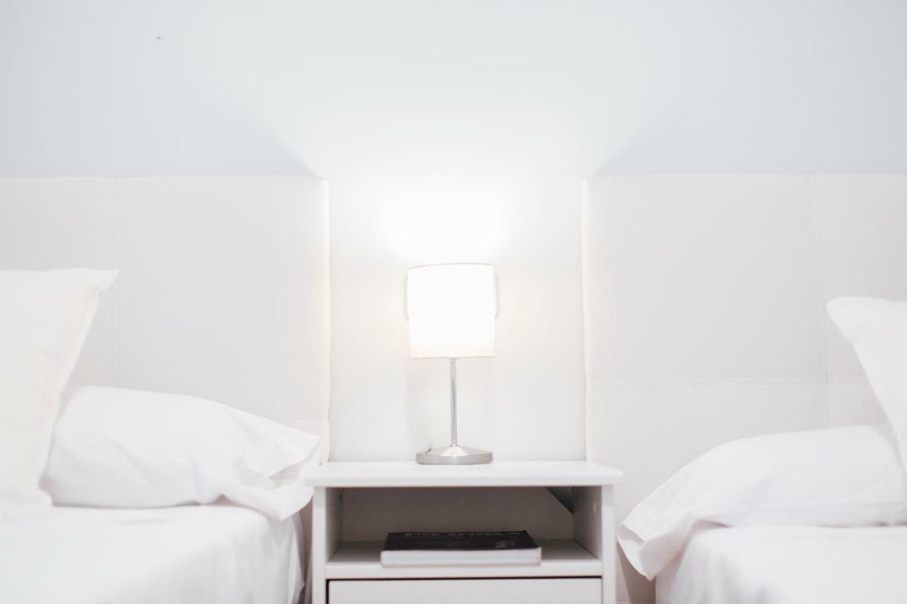 One & Lux- Lagar Apartment