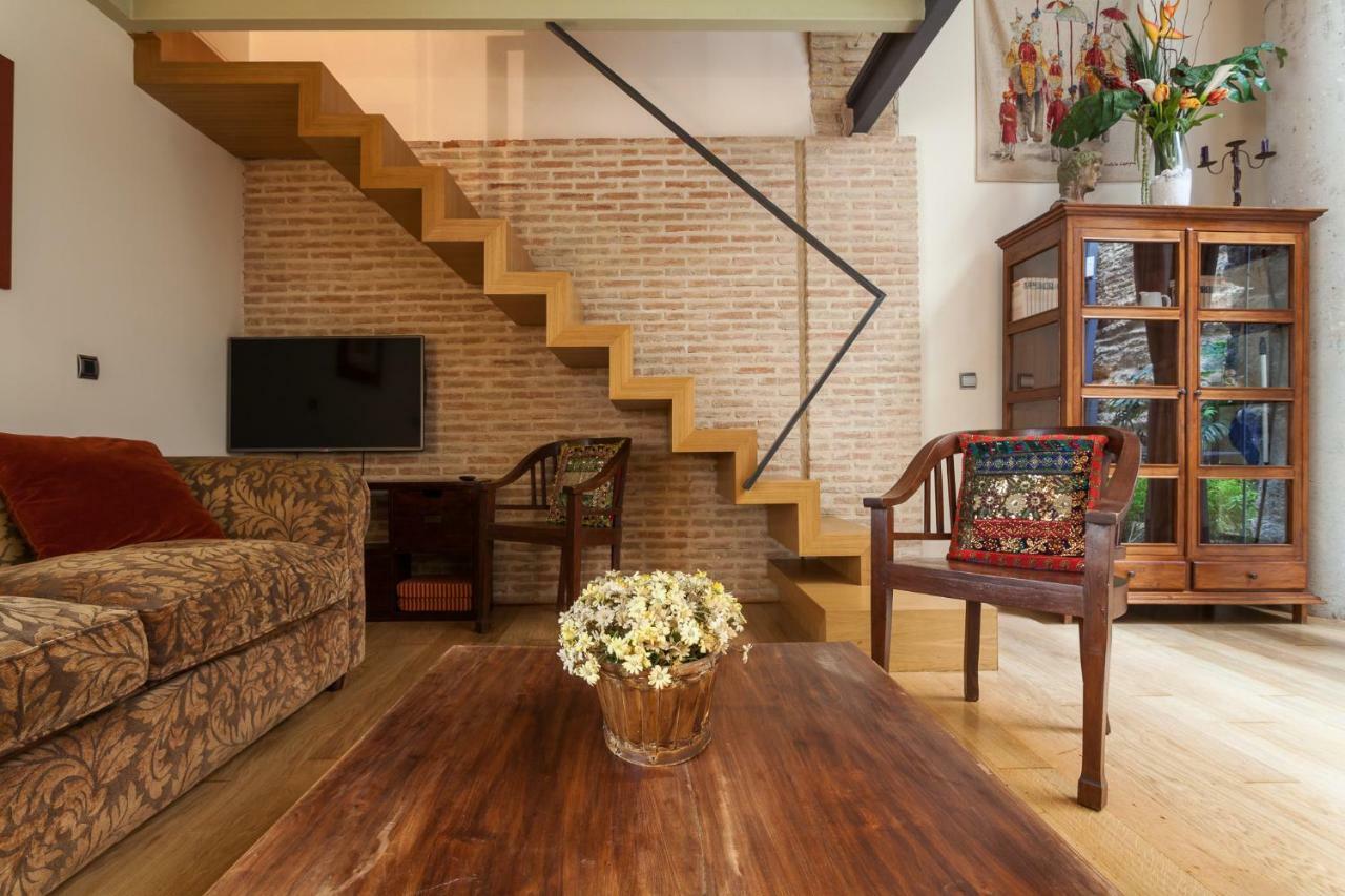 Muralla - Wall Apartment Seville